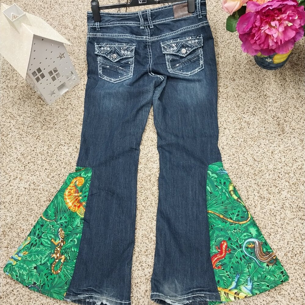 3343 Size 9/10 Maurices Upcycled Bell Bottoms In Green with Orange Reptiles - Picture 5 of 10
